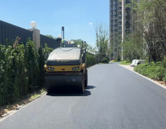 鄭州瀝青攪拌站安全至上，守護(hù)生產(chǎn)一線